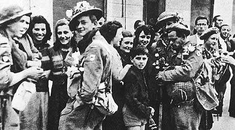 Bolonia, kwiecień 1945 r.
Powitanie żołnierzy 5 dywizji przez mieszkańców miasta