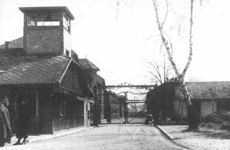 Brama wejściowa do obozu koncentracyjnego
w Oświęcimiu (Auschwitz)